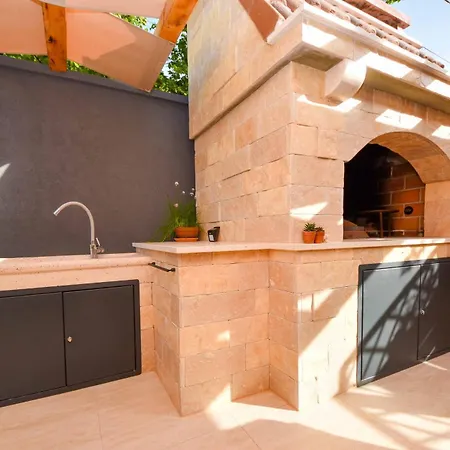 Appartement With Parking Space - 5870 *