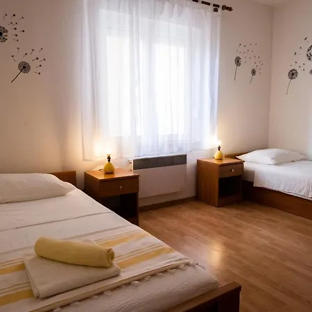 With Parking Space - 5870 Appartement Zadar